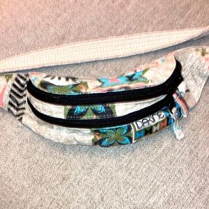 DAKINE fanny pack